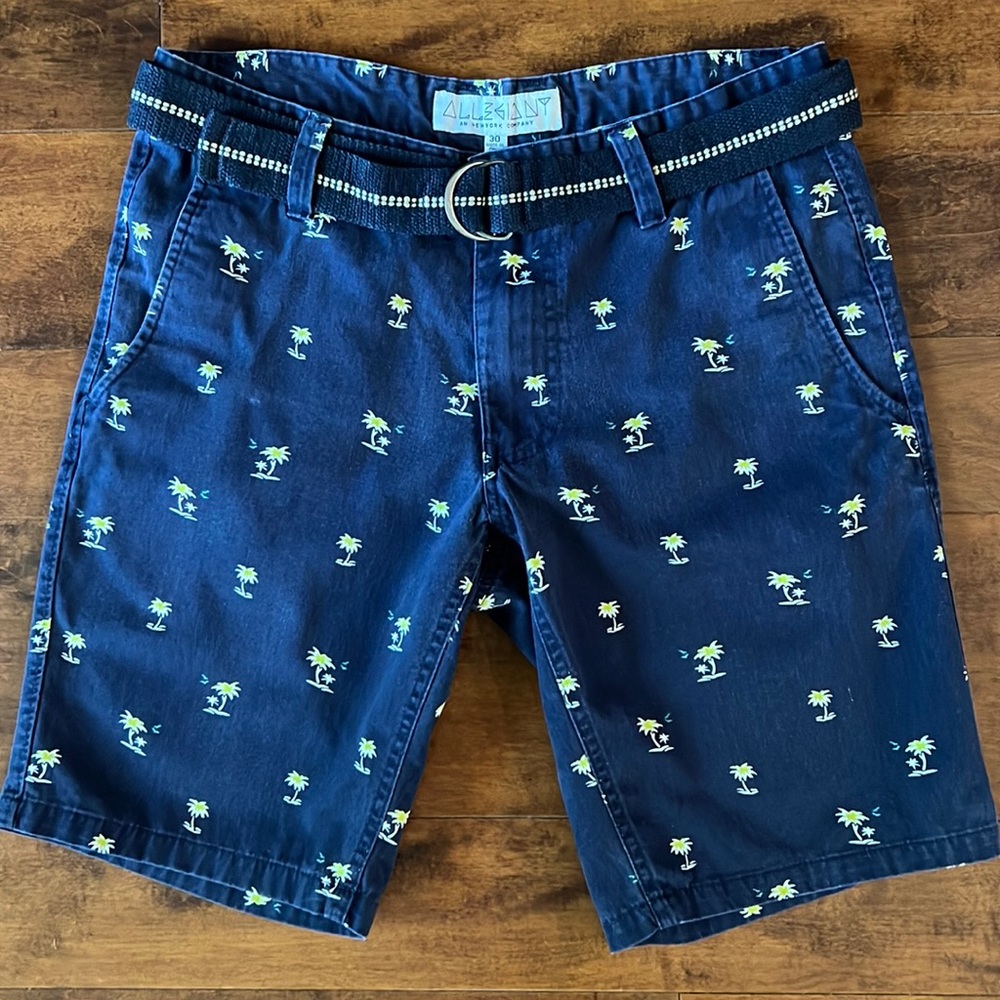 Allegiant Men’s Palm Tree Shorts with Belt, Size 30, Navy Blue